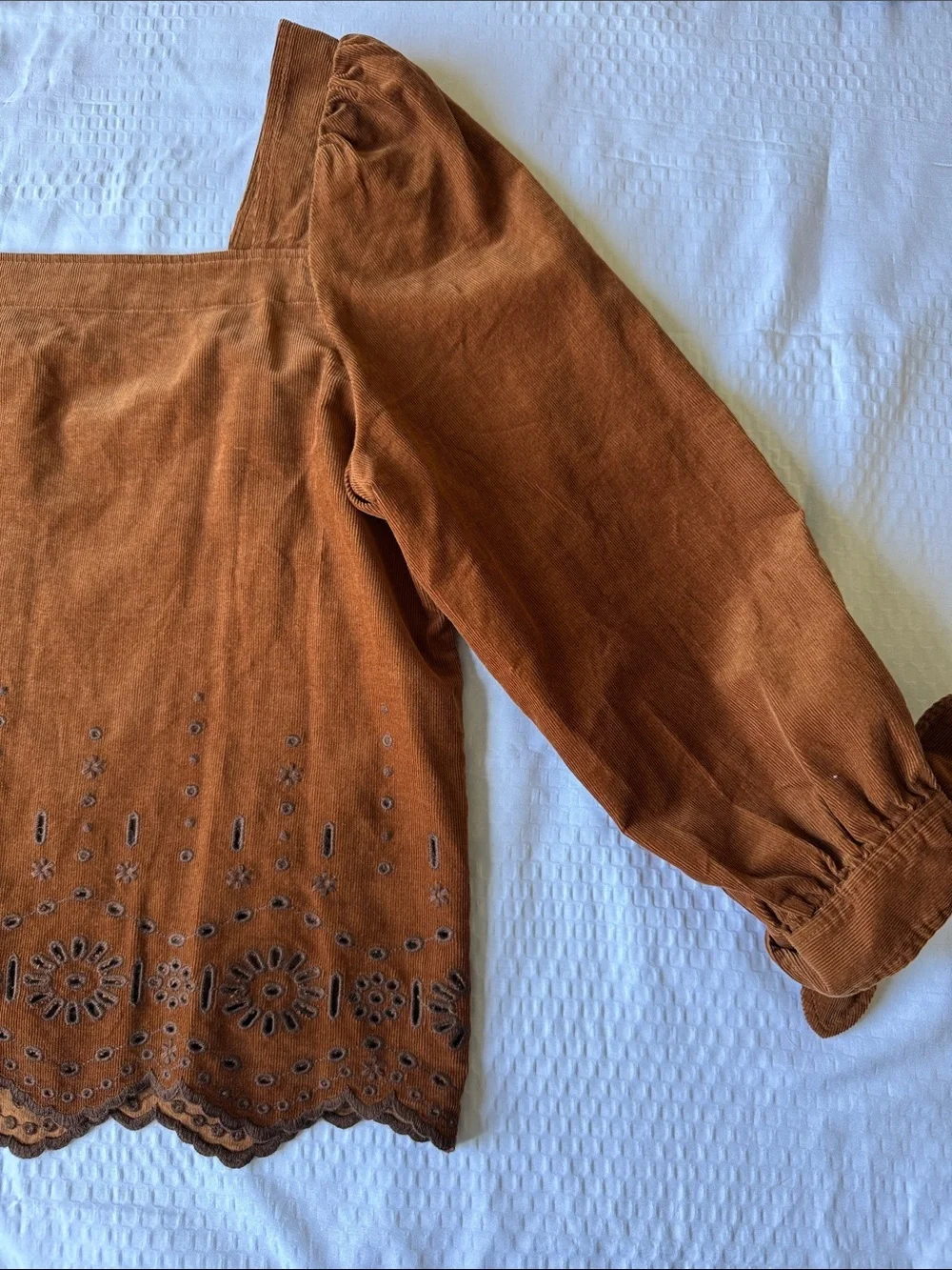 Madewell  Embroidered Eyelet Corduroy Tie-Sleeve Top. 100 % cotton!!✨